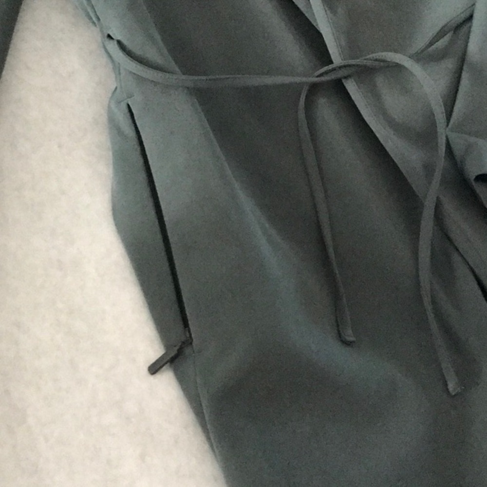 Athleta Endless Blazer olive green like New perfect condition! Zip pockets - Picture 3 of 10